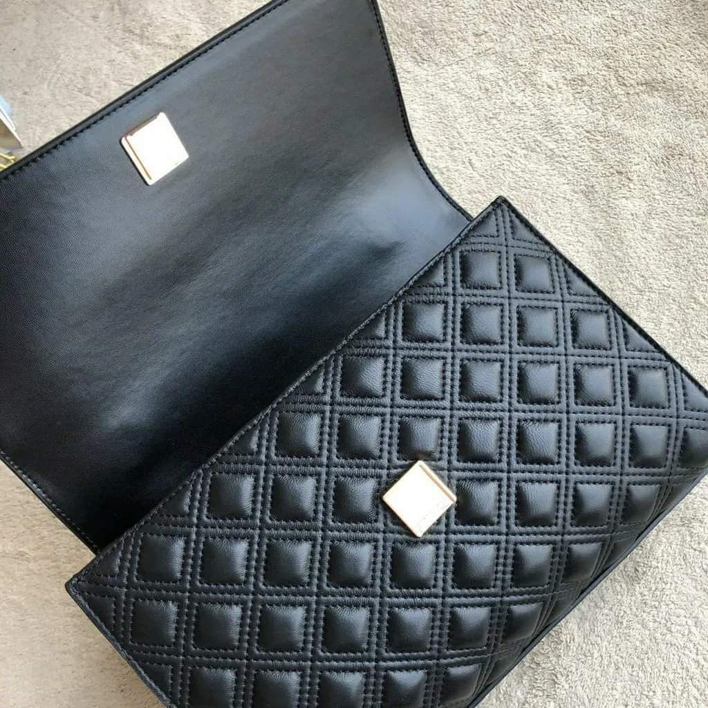 Tory Burch Fleming Convertible Bag Black (Category: Luxury Bags & Wallets) located in Rizal. Submitted by LuxbyMarifrance (Listing ID 1220512920, Image 3). Description: 🏷️ 4,000 only+ SF 🛍️ T Fleming Leather Convertible Shoulder Bag 📏 10 1/2”W x 7 1/2”H x 3”D. (Interior capacity: small.) 📌 with tag, dust bag, paper bag ✨All trademarks, logos and brand names are reserved and property of the original brand owners. #toryburchbagph #toryburchbagp
