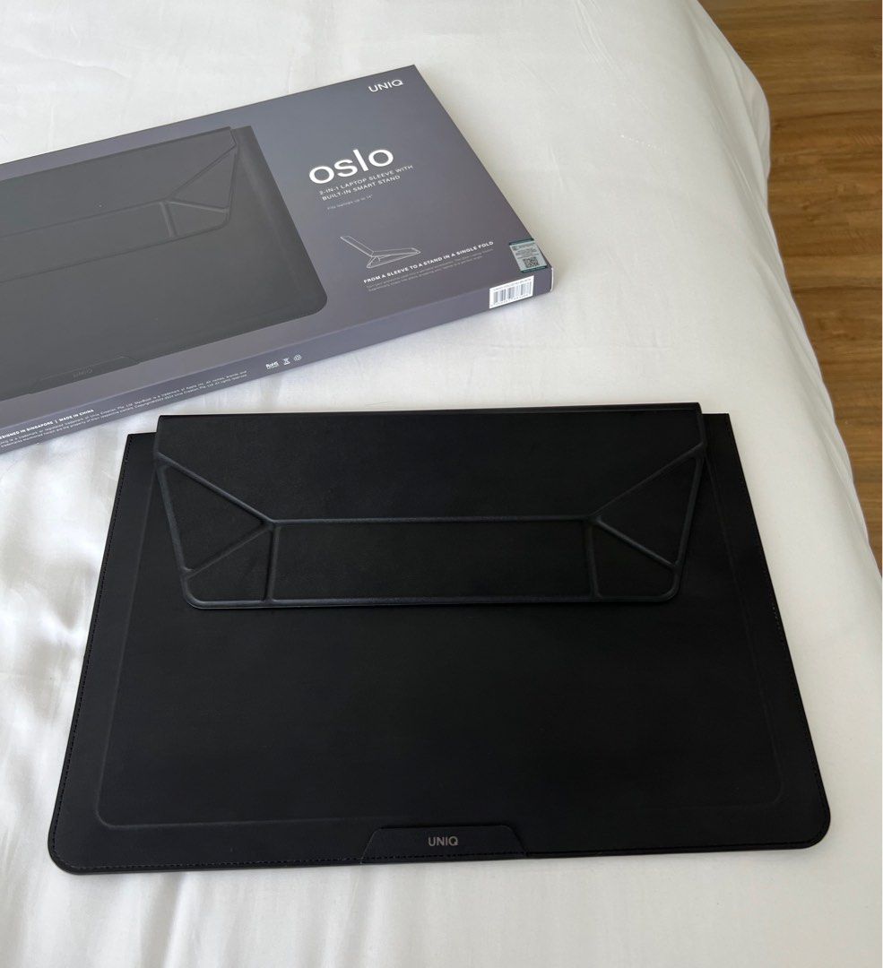 UNIQ OSLO 2 in 1 Laptop Sleeve with Built in Smart Stand Mobile