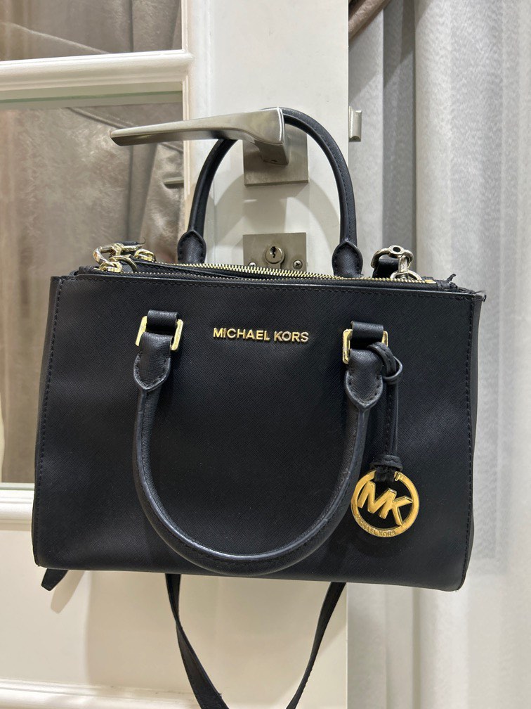 Used Michael Kors bag (self collection- Johor), Women's Fashion, Bags &  Wallets, Tote Bags on Carousell