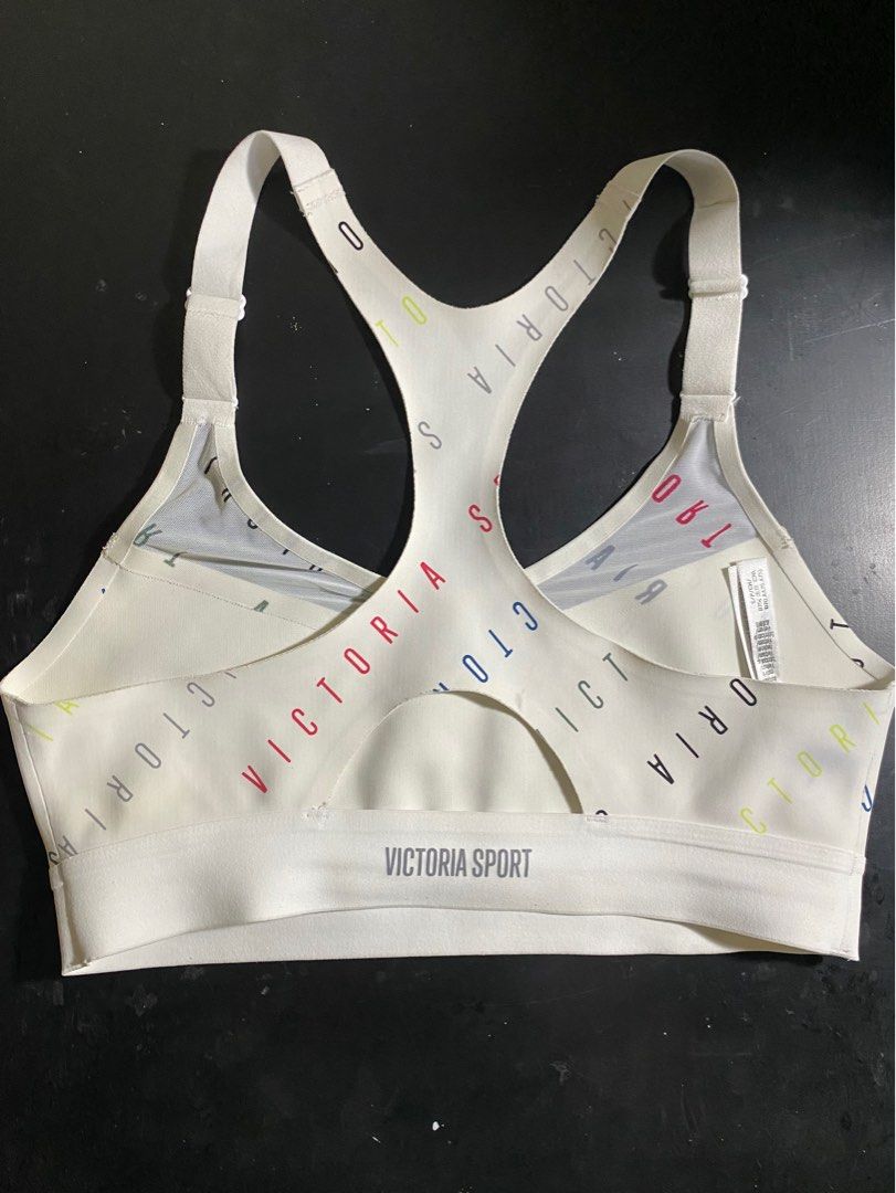 VS sports bra seamless (Category: Activewear) located in Manila. Submitted by tashie.declut (Listing ID 1220384956, Image 2). Description: Super ganda ng quality! Very seamless With pad slot Fits S-M.