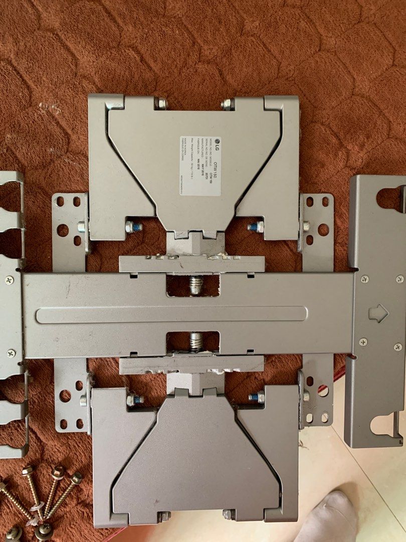 Wall mount LCD tv, 家庭電器, 電視 & 其他娛樂, 串流媒體及集線器 Carousell