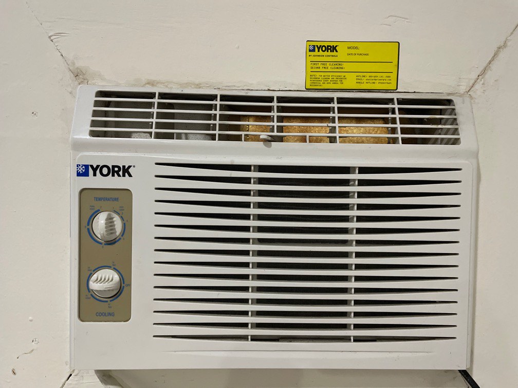 York Air Conditioner Window Type .5 HP, TV & Home Appliances, Air