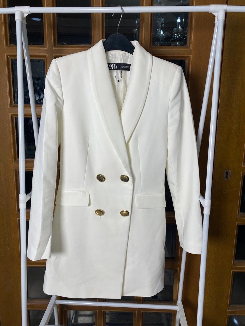 White blazer online gold buttons zara
