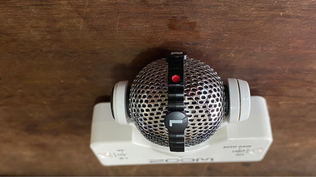 Zoom iQ5 stereo Microphone for IOS gadgets iPad-iPhone (Category: Microphones) located in Tabaco. Submitted by cinemahilig (Listing ID 1220328365, Image 3). Description: Good working condition. Last price posted. Buyer shoulders shipping. Item location: Tabaco City, Albay. 09395763344.