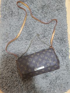 15922 - P2,800 Louis Vuitton Monogram Favorite 25cm Sling Bag, Women's  Fashion, Bags & Wallets, Purses & Pouches on Carousell