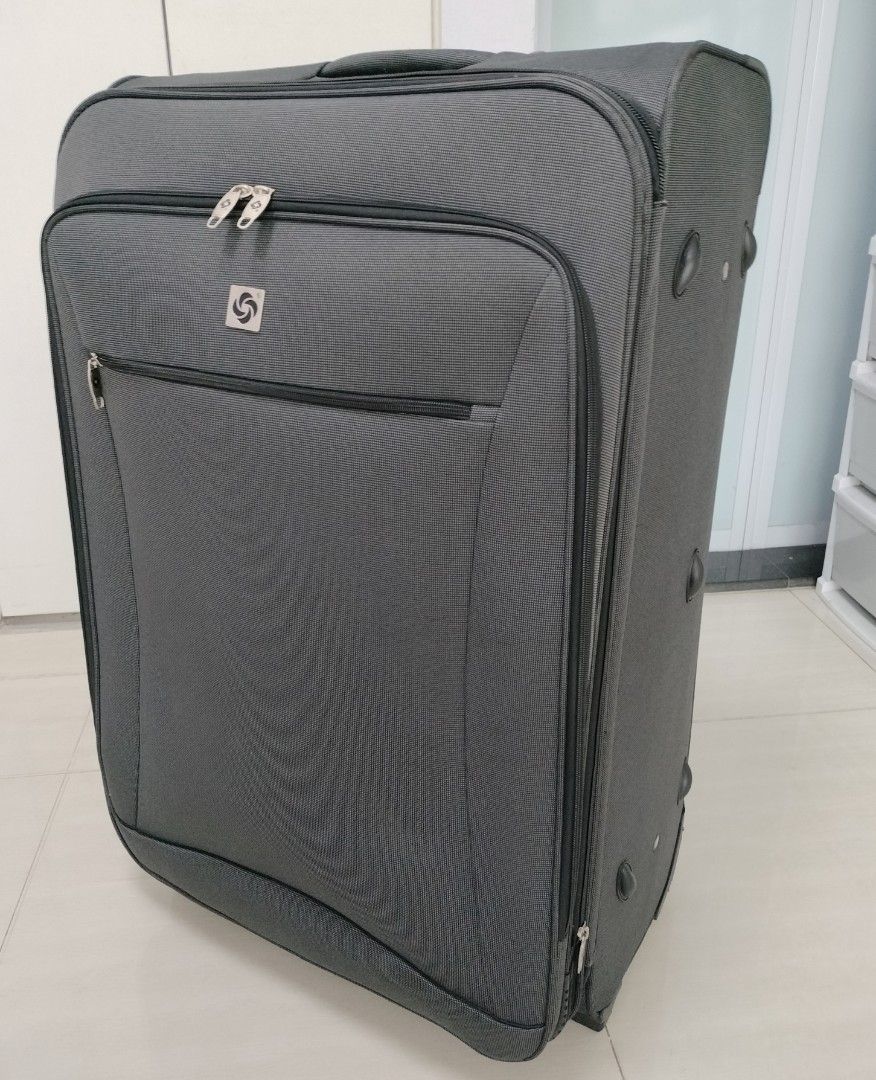 33 inch Super Extra Large Samsonite Luggage ( FREE Delivery! ), Hobbies