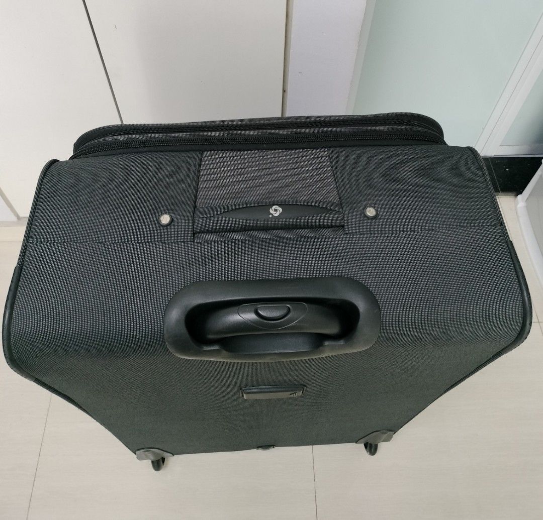 33 inch Super Extra Large Samsonite Luggage ( FREE Delivery! ), Hobbies
