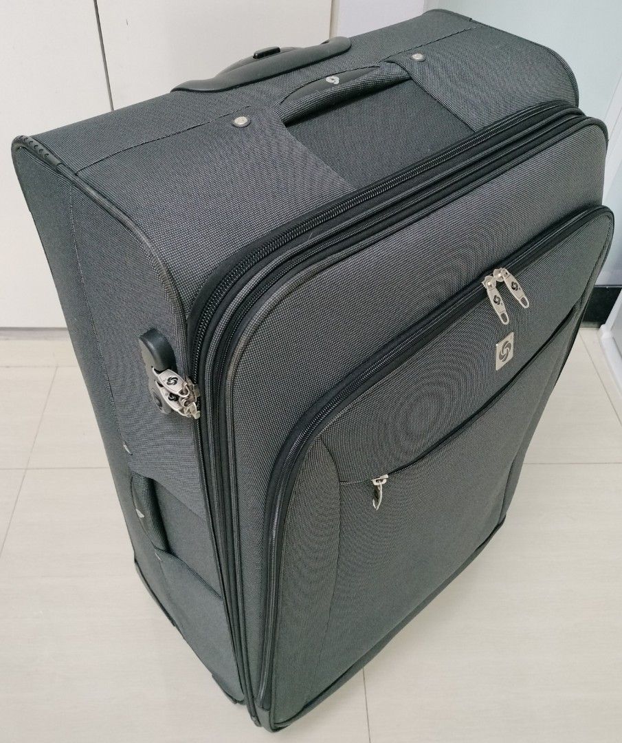 33 inch Super Extra Large Samsonite Luggage ( FREE Delivery! ), Hobbies