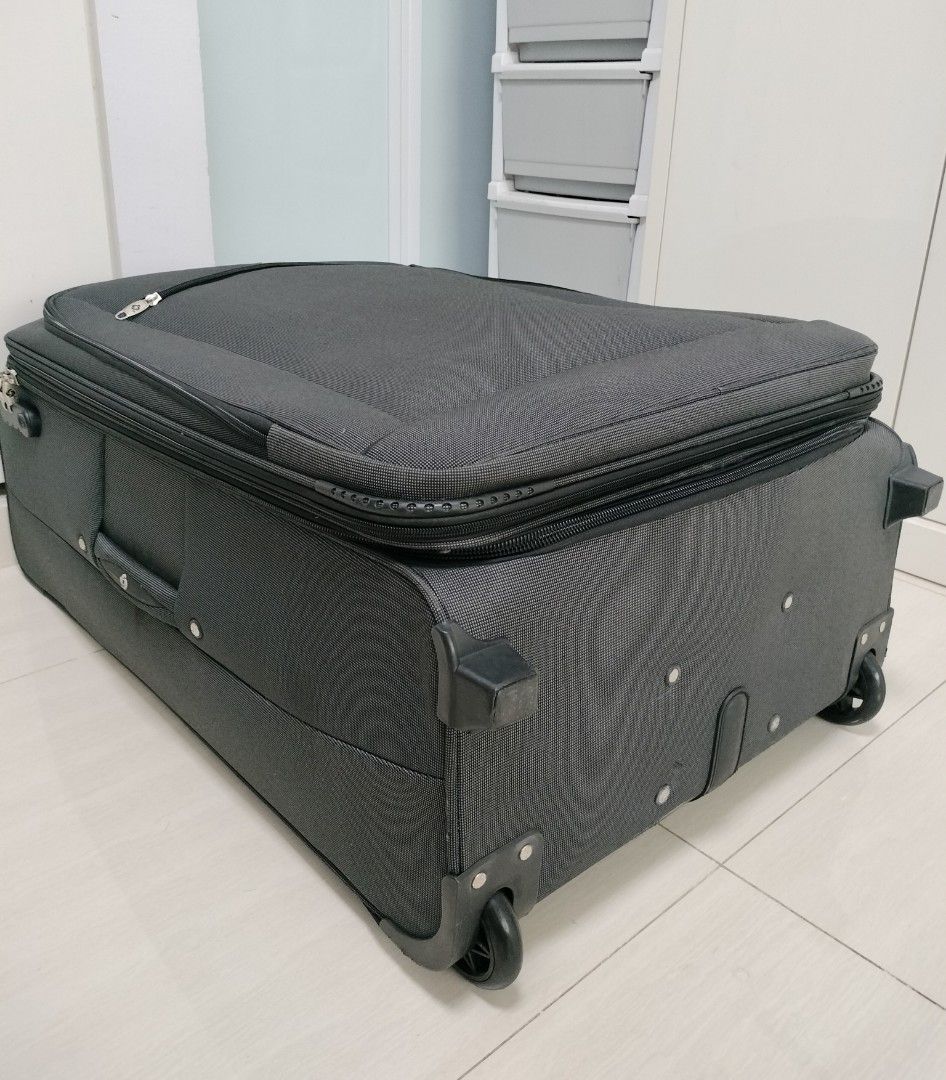 33 inch Super Extra Large Samsonite Luggage ( FREE Delivery! ), Hobbies