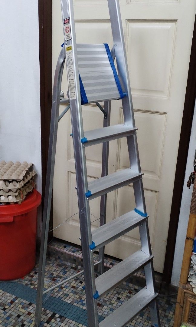 6 steps foldable ladder, Furniture & Home Living, Home Improvement