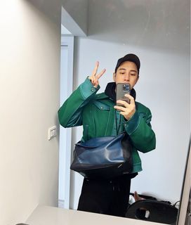 超美 LOEWE puzzle 撞色拼色手提包 幾何包 斜背包 側背包 肩背包 這個顏色很時髦歐美  買近10萬了 正常使用痕跡 大約八成新 便宜割愛38800 ❤️❤️❤️買到超值 35cm 隨便用都不心疼 ❤️🤍🖤#loewe