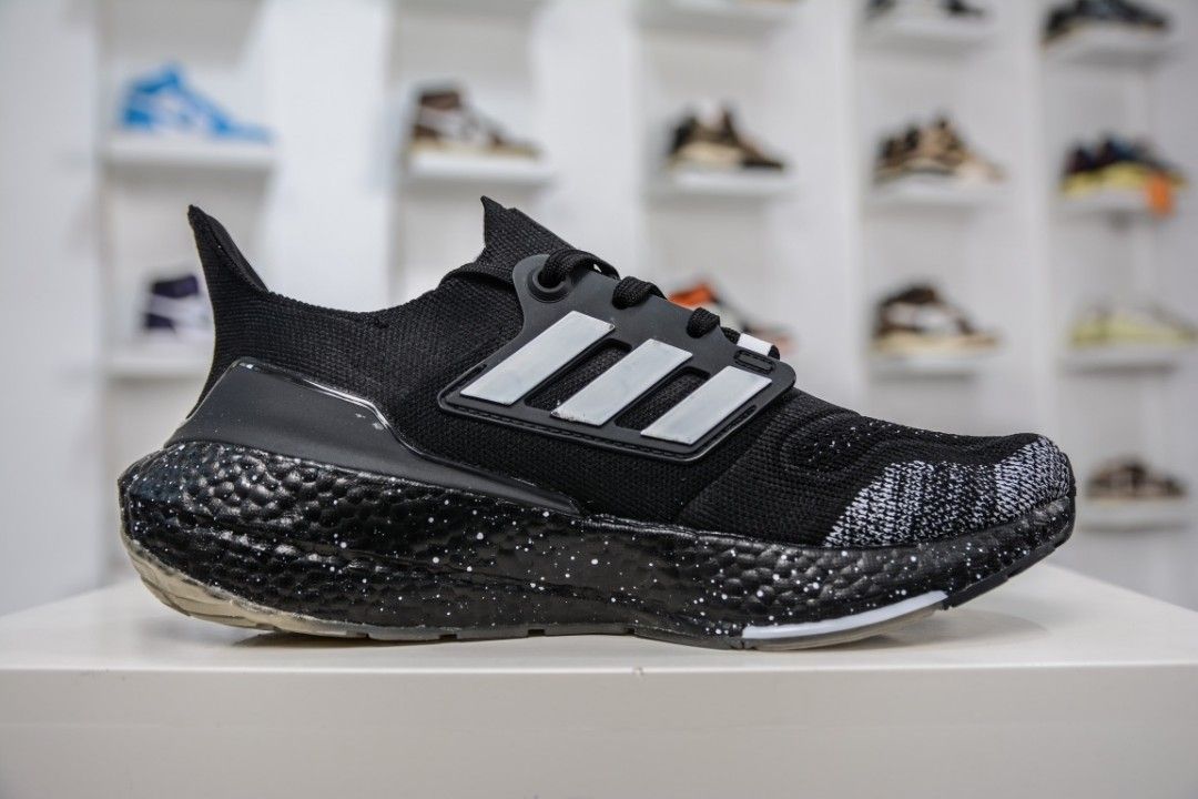 Ultra boost black midsole shop