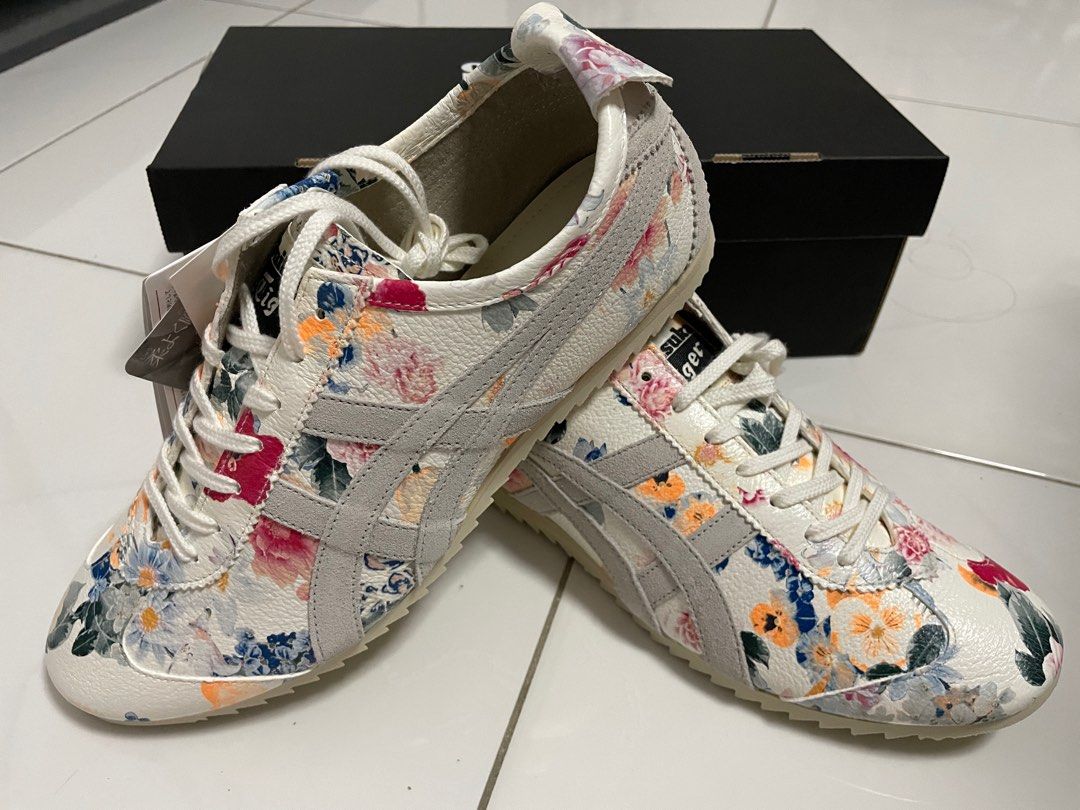 Authentic Onitsuka Tiger Mexico 66 size US7.5 (Category: Sneakers) located in Singapore. Submitted by busycell (Listing ID 1220655559, Image 2). Description: Mexico 66 - Brand new with box and tags from Japan. Buy from boutique in Feb 2023… comes with paper bag too. Limited edition, very sweet flowers print on leather upper. US 7.5 (24.5cm) Lowest price in carousell. Full set except invoice. Any questions, please ask. Low ballers. NO thanks .
