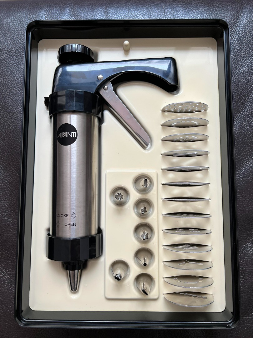 AVANTI Cookie Press And Icing 22 Piece Set, Furniture & Home Living