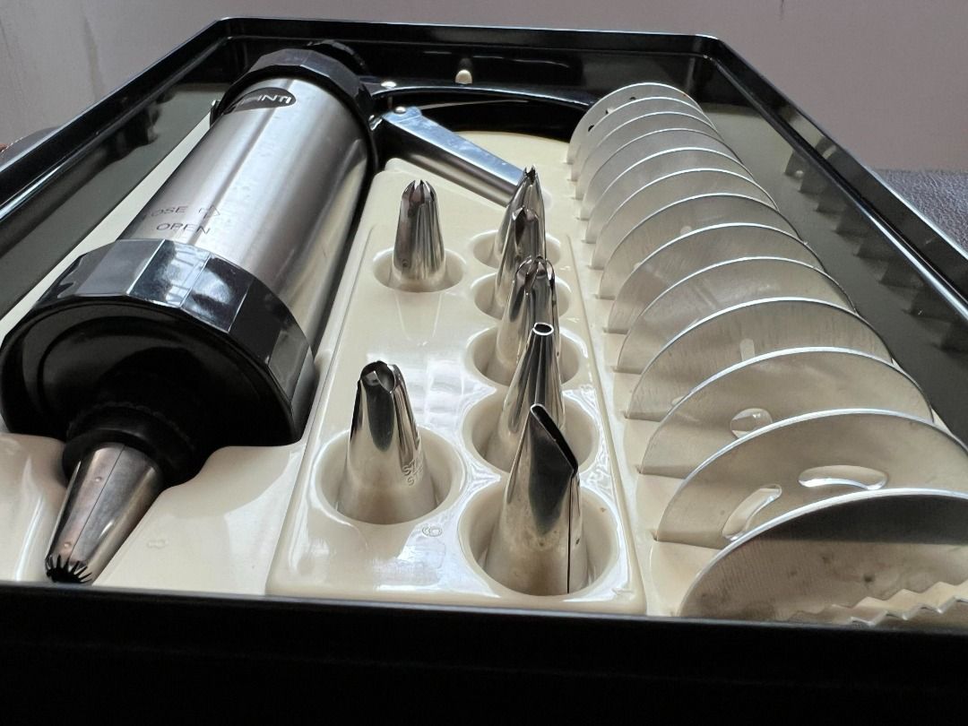 AVANTI Cookie Press And Icing 22 Piece Set, Furniture & Home Living