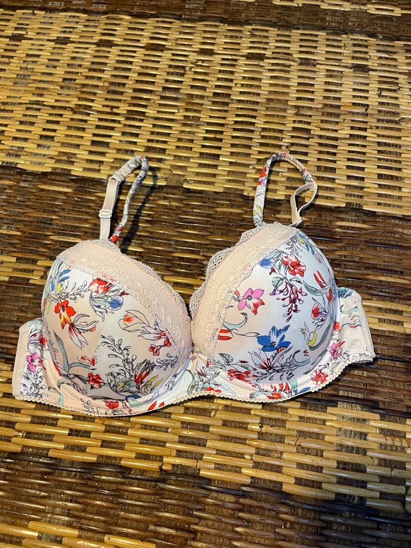 BrasNthings 32D, Women's Fashion, New Undergarments & Loungewear on