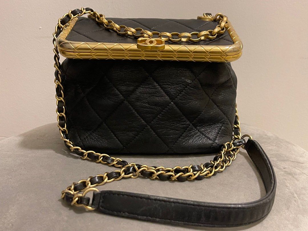 Chanel kisslock online bag 2020