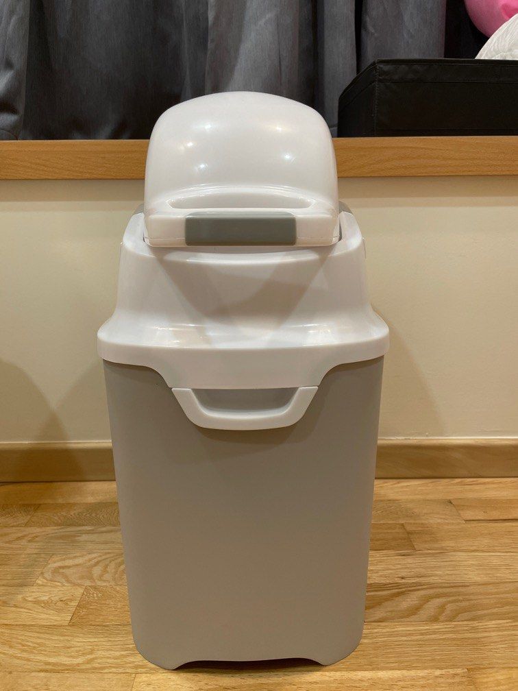 Diaper bin, Babies & Kids, Bathing & Changing, Other Baby Bathing