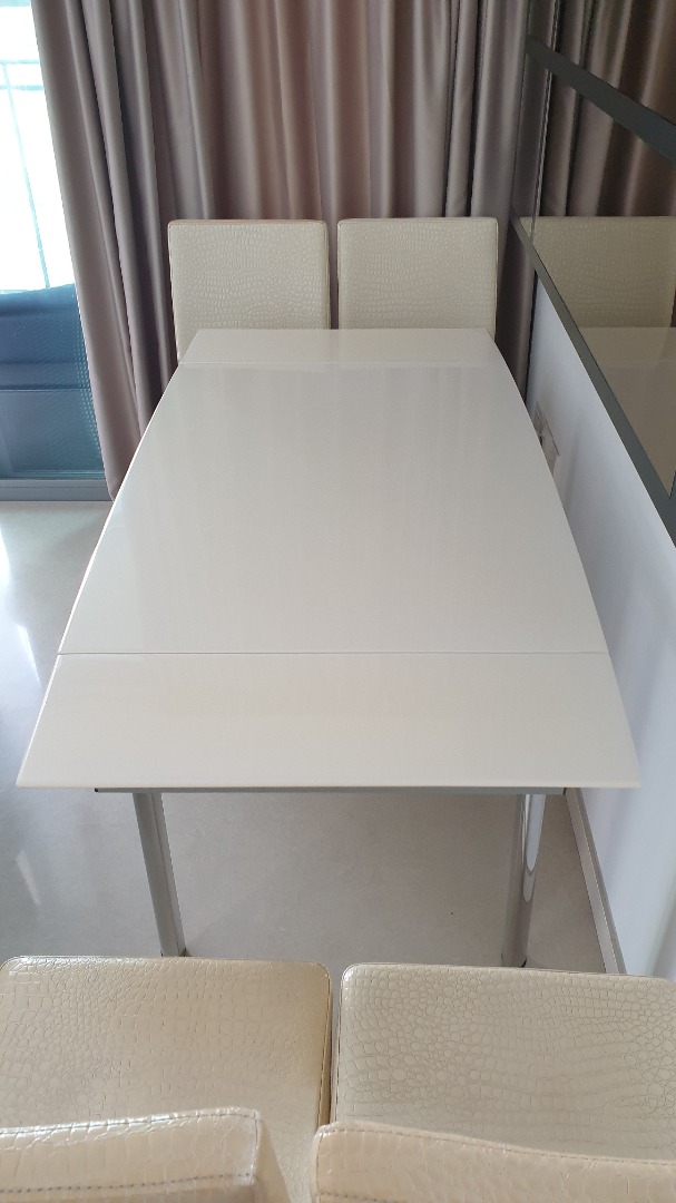 Dining Table (Extendable to seat up to 8 PAX) come with 4 chairs