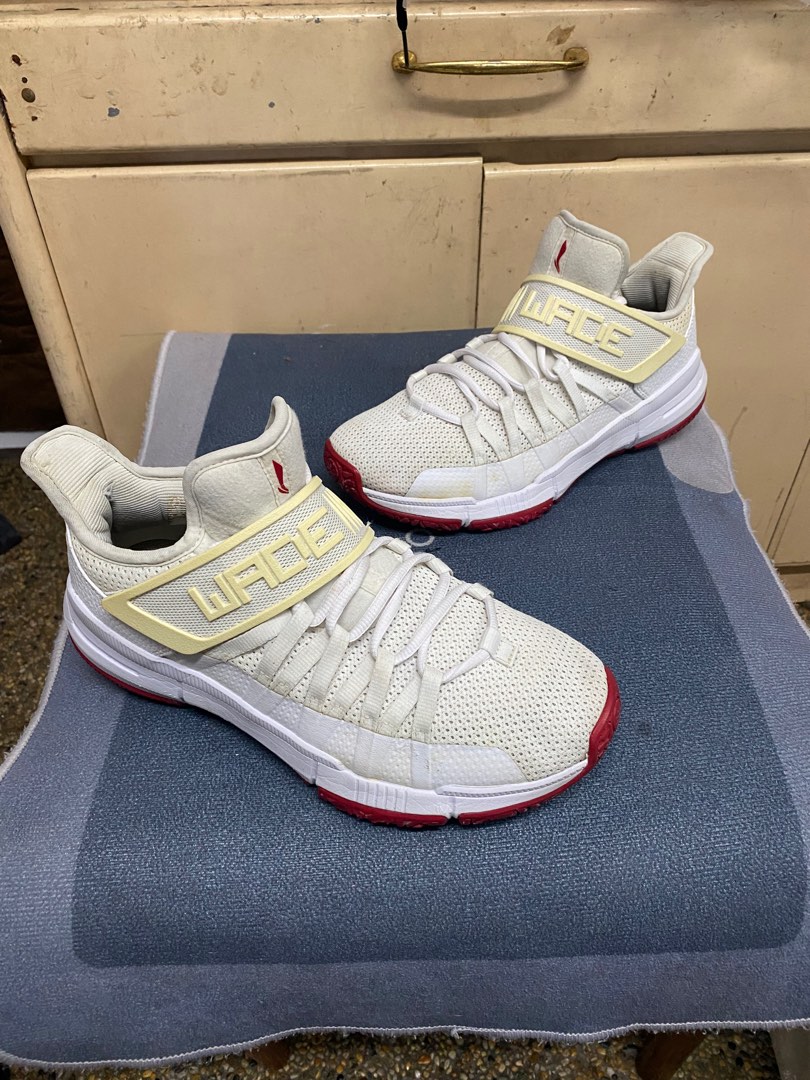 Dwyane WADE Li-Ning Trainer on Court Basketball Shoes, Men's Fashion,  Footwear, Sneakers on Carousell