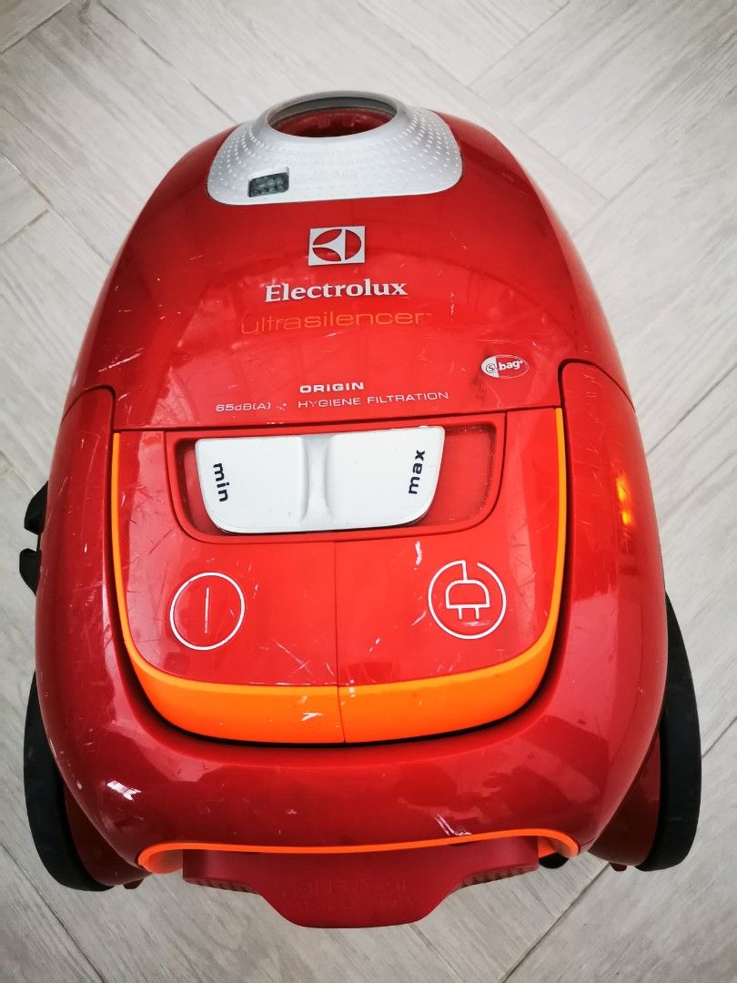 Electrolux vacuum cleaner machine only without hose and accessories, Furniture & Home Living