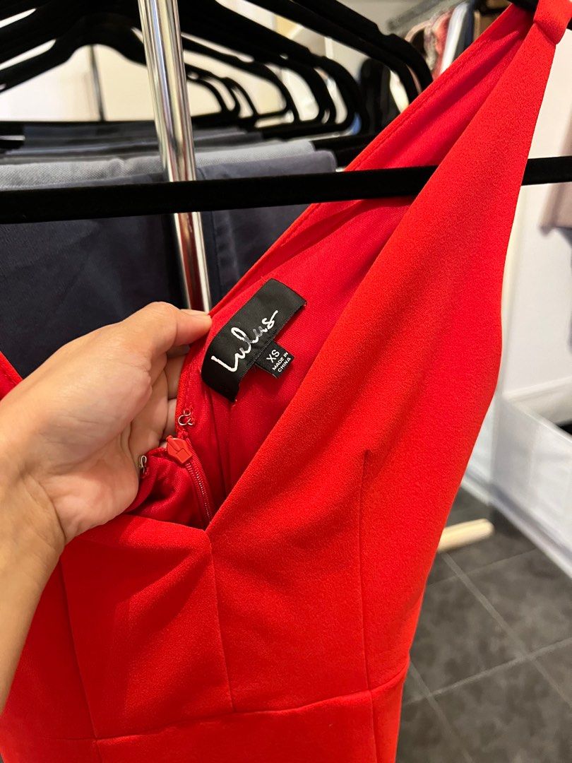 Evening dress (Category: Evening dresses & gowns) located in Muntinlupa City. Submitted by personalproject (Listing ID 1220521250, Image 3). Description: Red-orange evening dress. High quality. With linning..
