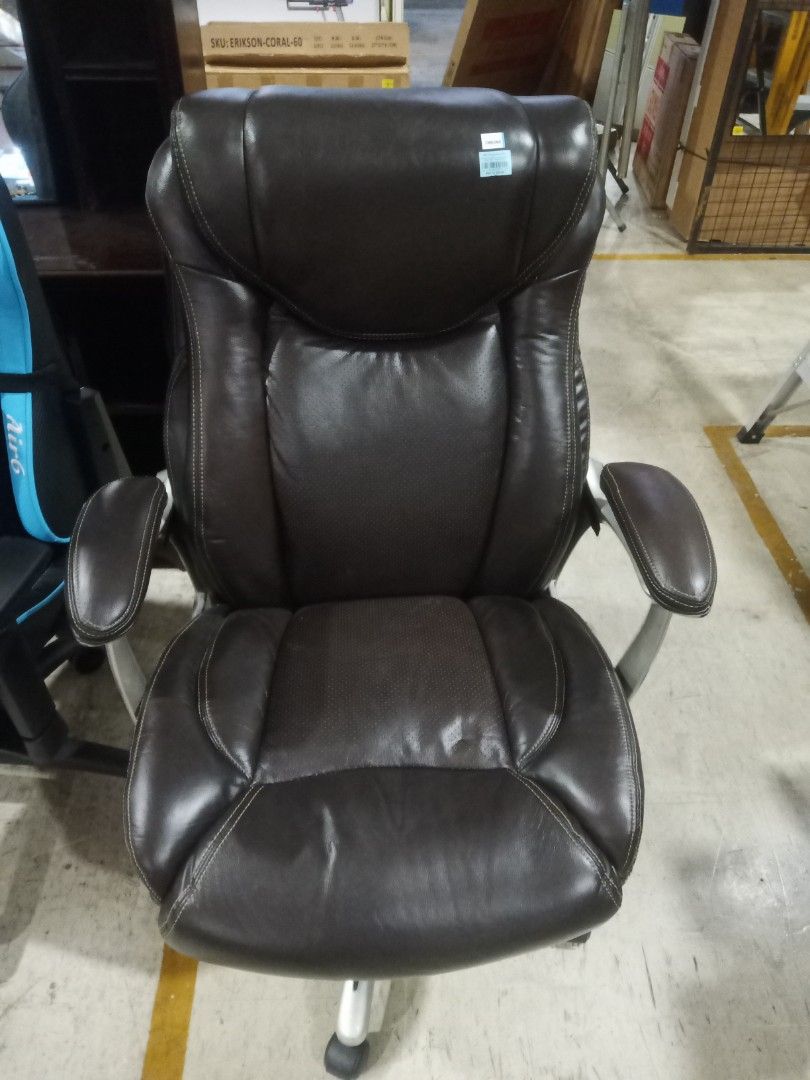 Executive office chair on Carousell