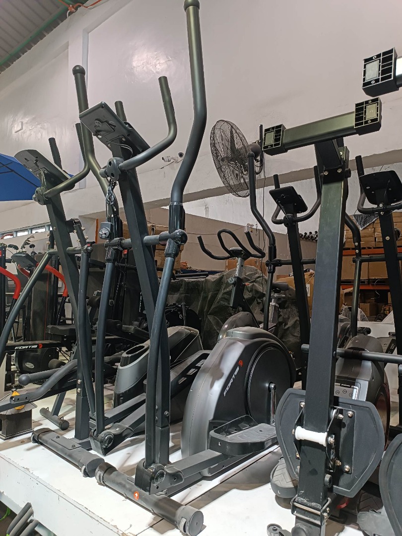 Fortis magnetic flywheel elliptical cross trainer top