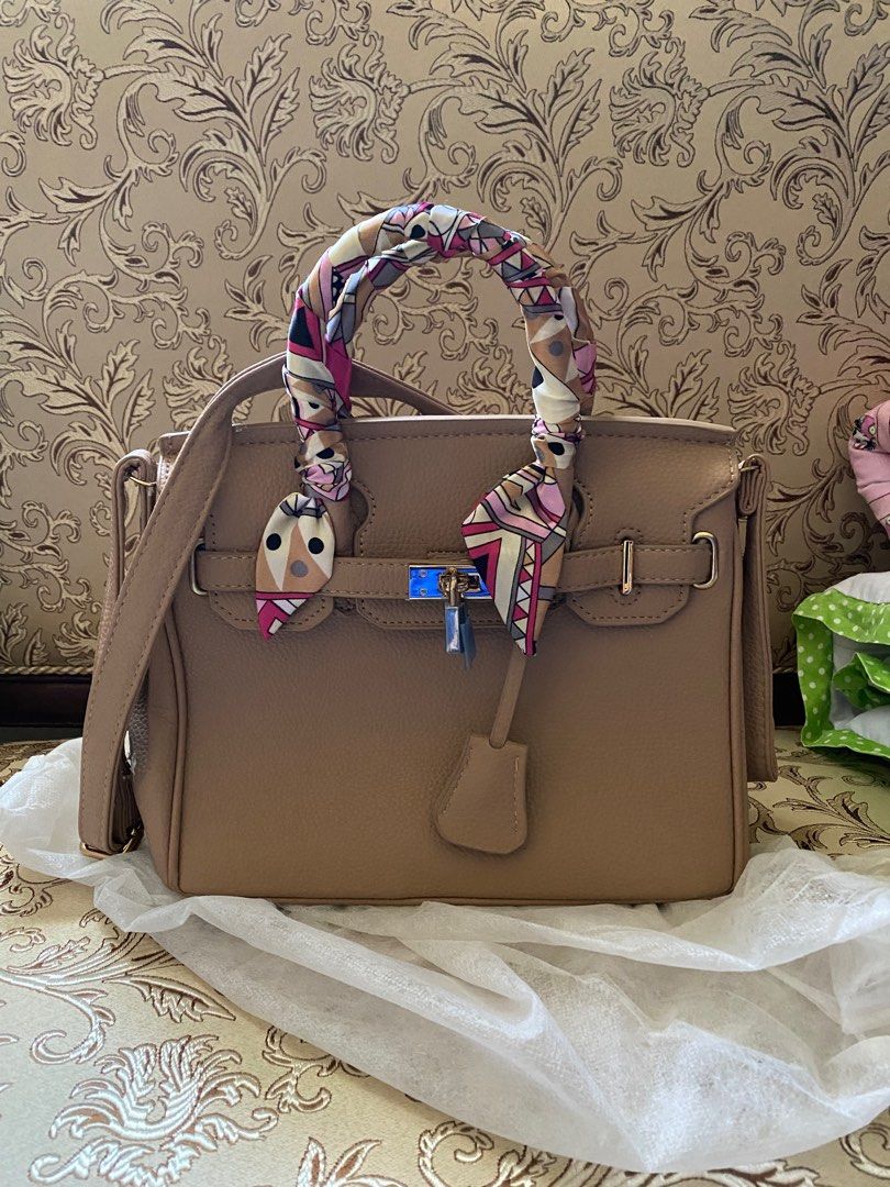 hermes like bag (Category: Shoulder Bags) located in Manila. Submitted by rovs21 (Listing ID 1220572480, Image 1). Description: .