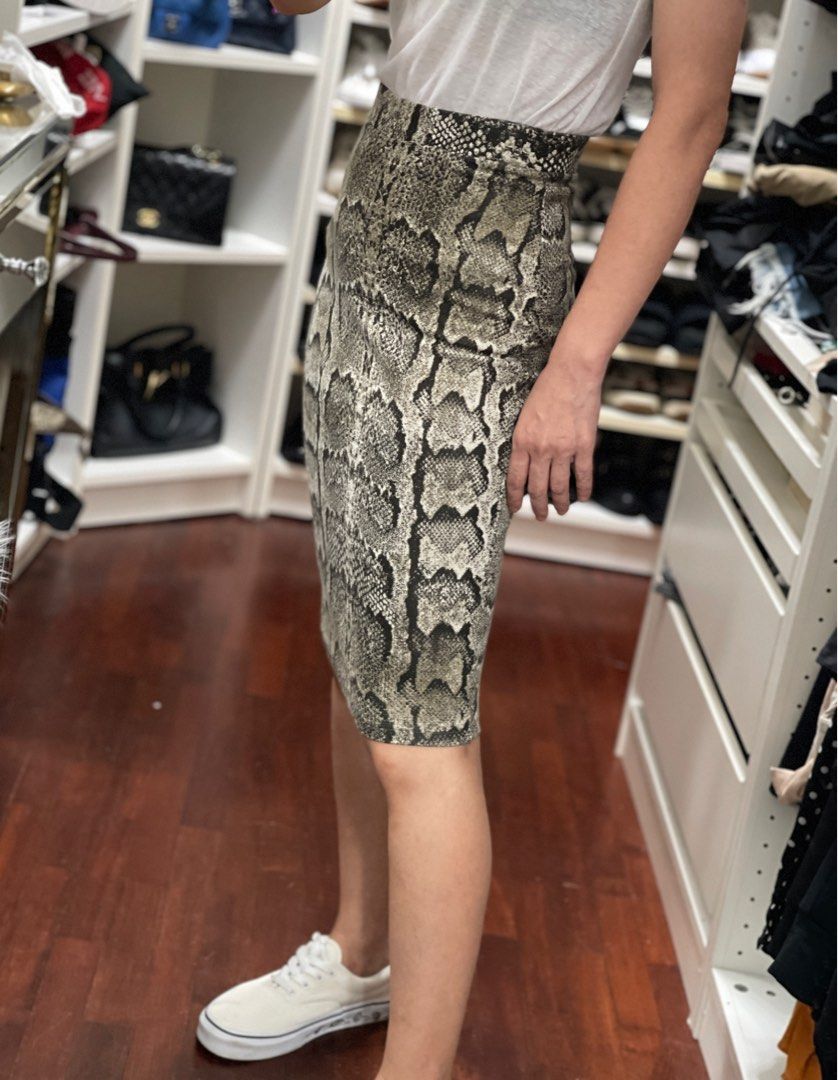 H&m store snake skirt