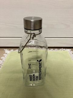 IKEA玻璃水瓶