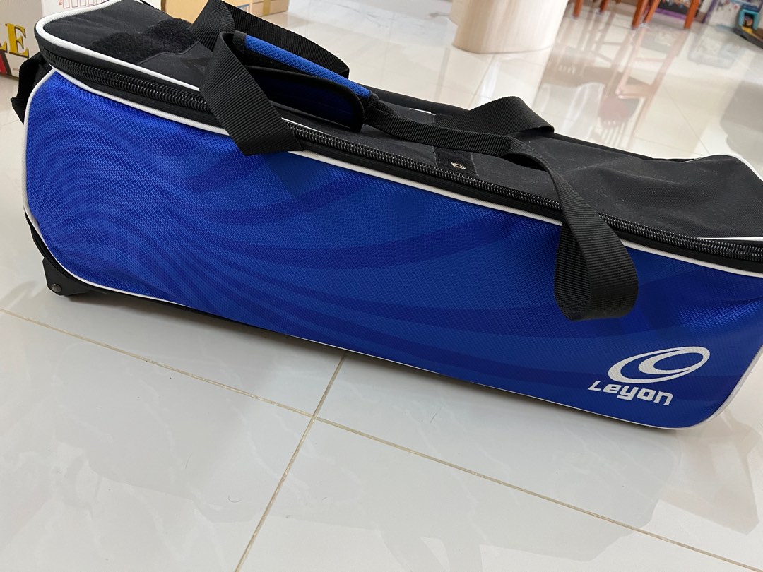 Leyon 3 ball bowling bag (slight defect), Sports Equipment, Sports