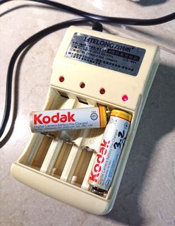 LITELONG 力特朗 四路獨立 NiMH AA/AAA 充電器 連 兩粒 Kodak AA 舊充電