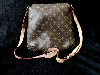 Louis Vuitton monogram sling bag