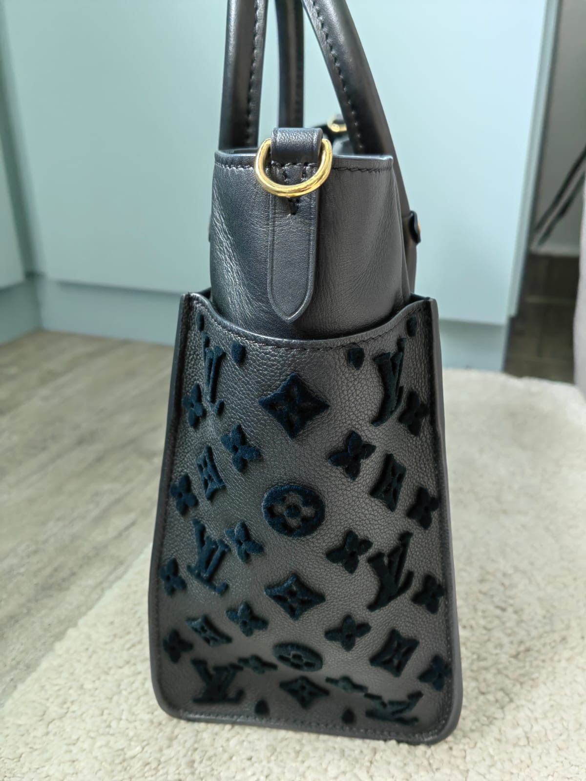 LV on my side MM tote bag Luxury Bags Wallets on Carousell