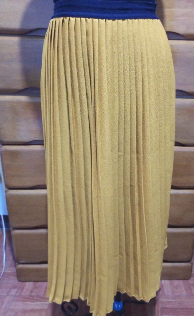 Mustard Pleated wide cut V-neck dress 93755 main image 0