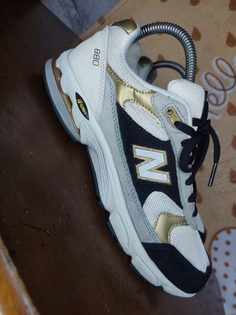New balance top 880 men gold