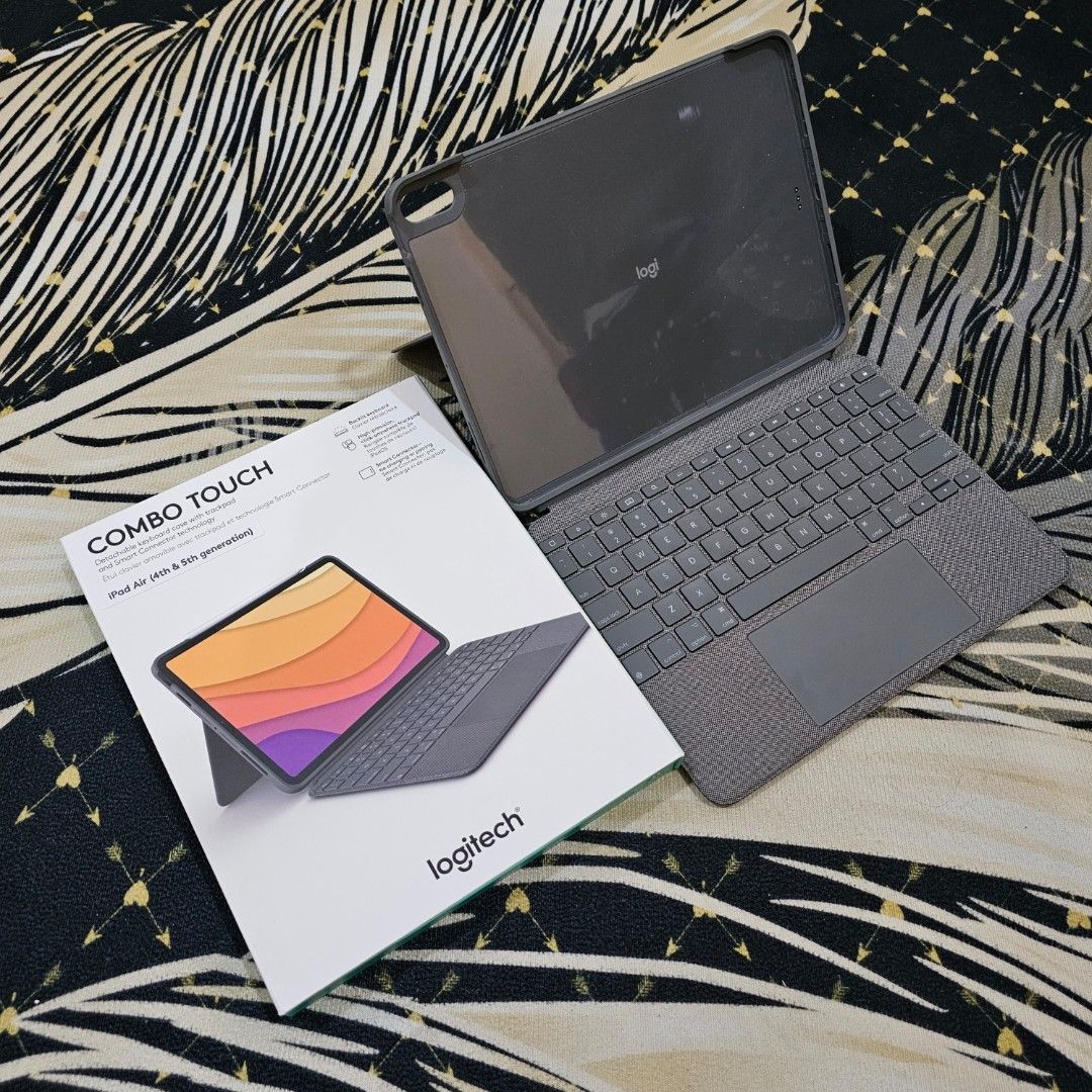 NEW Logitech COMBO TOUCH Backlit Keyboard case with trackpad for iPad