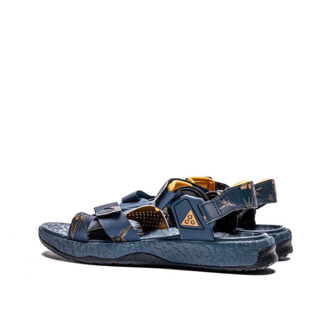 NIKE ACG AIR DESCHUTZ+ SE THUNDER BLUE/YELLOW OCHRE-BLACK ACG stands for  All Gear Condition and it’s the outdoor line by And the sneakers and 