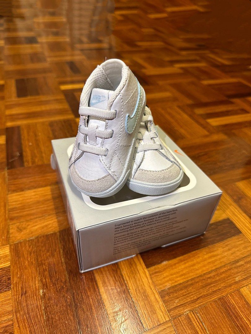Nike crib store shoes size