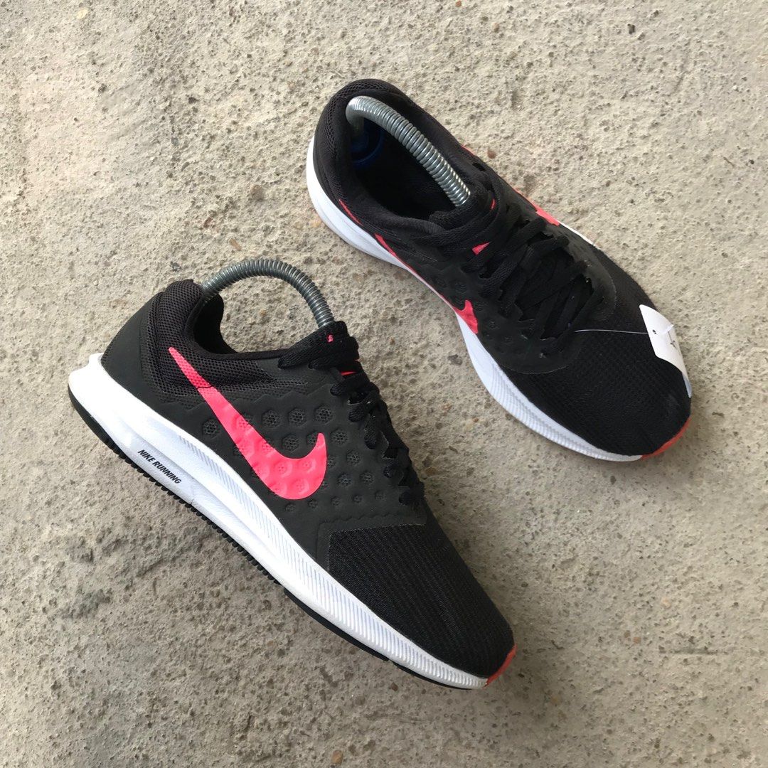 nike downshifter vs revolution 5