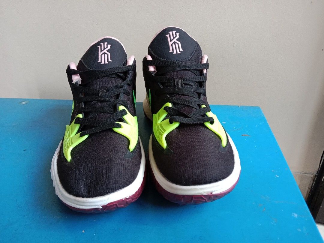 NIKE KYRIE IRVING 4 LOW Fesyen Pria Sepatu Sneakers di Carousell