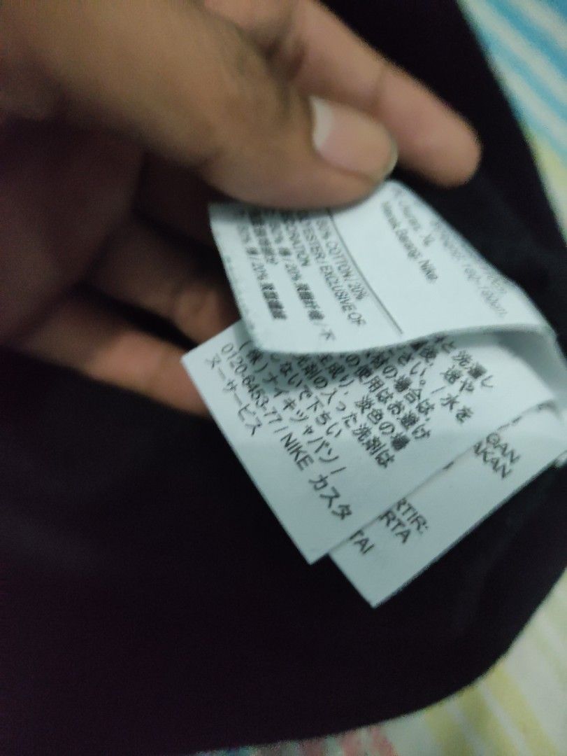 NIKE logo kanan made in Cambodia Rare..., Fesyen Pria, Pakaian , Atasan di Carousell