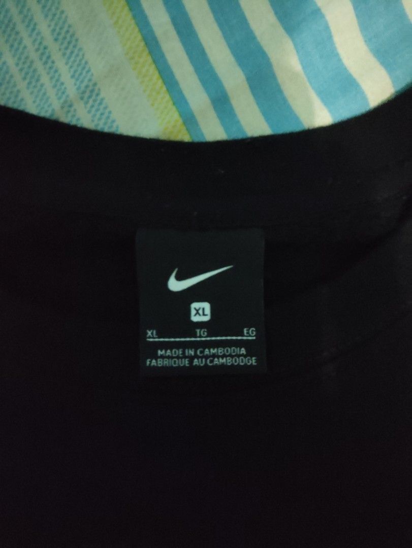 NIKE logo kanan made in Cambodia Rare..., Fesyen Pria, Pakaian , Atasan