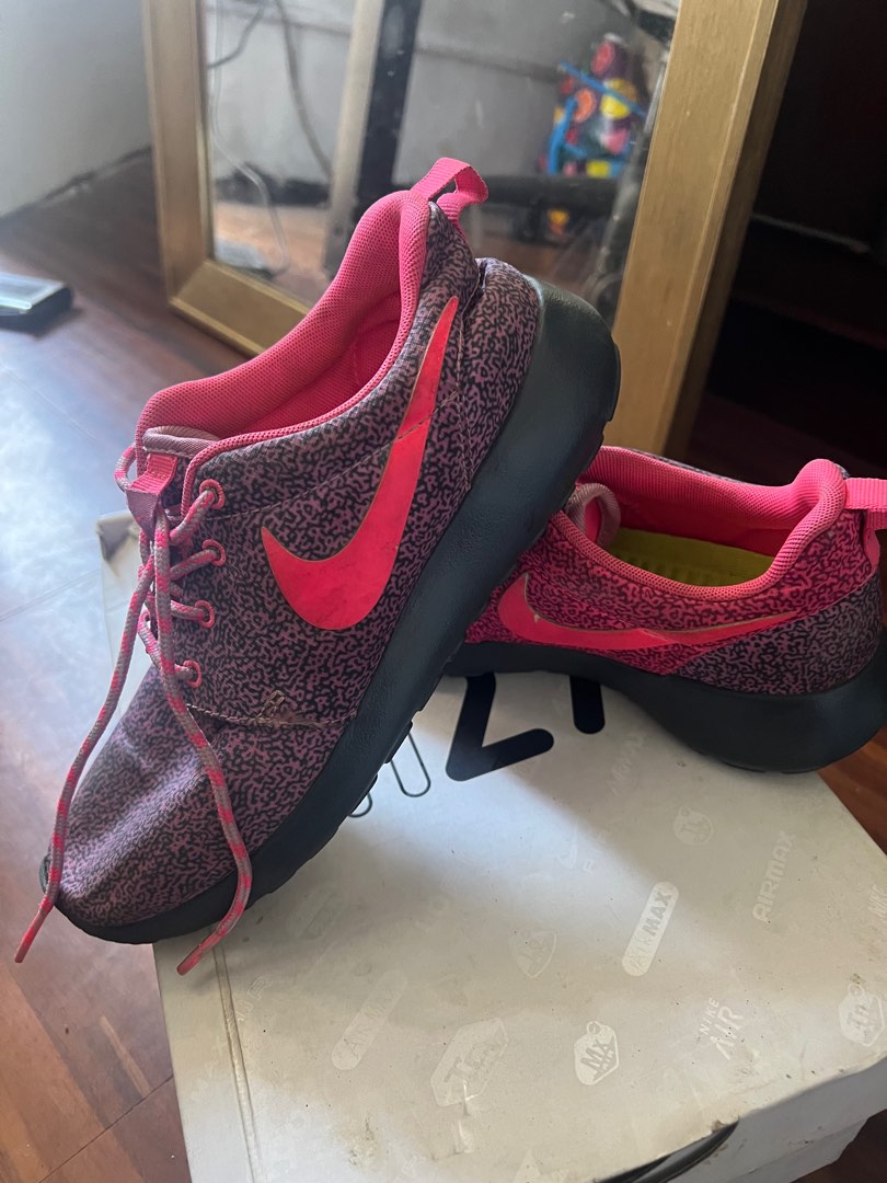 Nike Roshe Run Women s Fashion Footwear Sneakers on Carousell