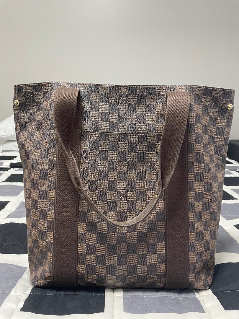 Preowned LV Beaubourg Damier Ebene Tote (Category: Luxury Bags & Wallets) located in Mandaluyong City. Submitted by rufo1111 (Listing ID 1220621412, Image 2). Description: Buyer shoulder sf Fix.