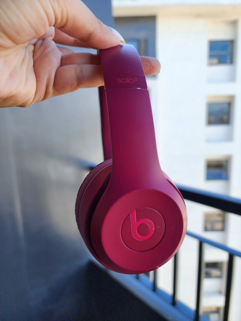 Brick shop red beats