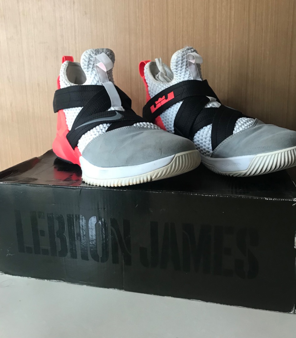 harga sepatu basket nike lebron james