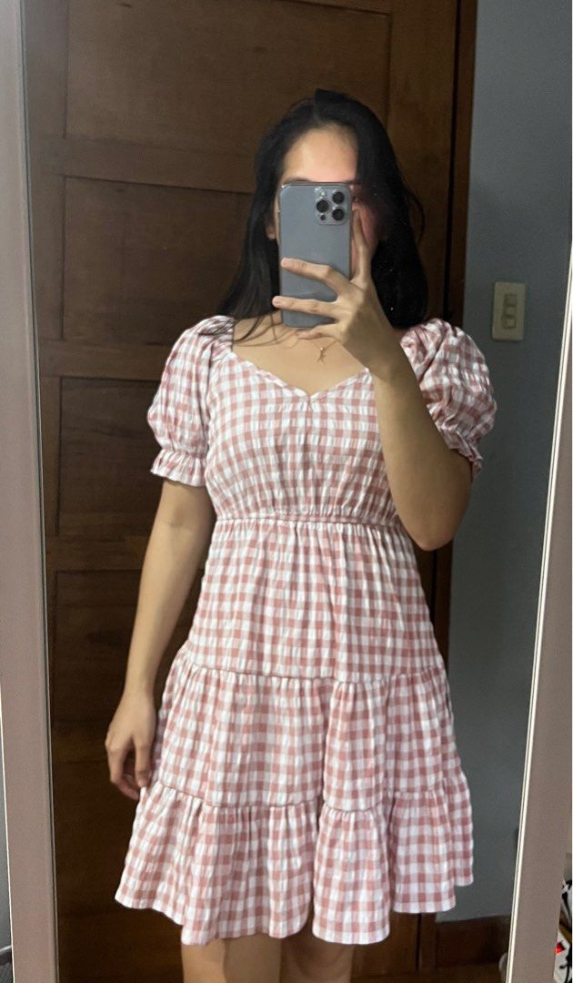 SHEIN pink puff dress (Category: Dresses) located in Bacolod City. Submitted by samba.ph (Listing ID 1220571683, Image 1). Description: Size small Used once No flaws .