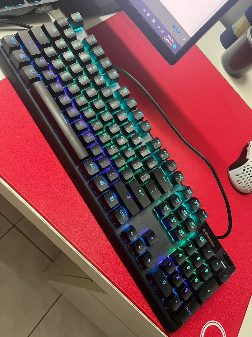 SteelSeries Apex 5 Hybrid Mechanical Gaming Keyboard Full Review
